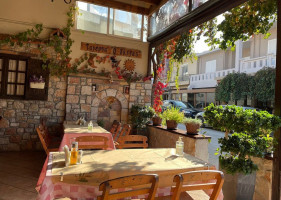 Taverna Savvas food