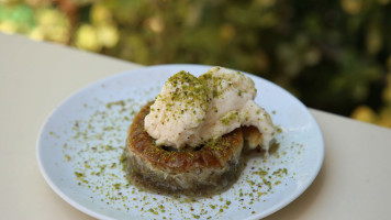 Erkonyalılar Etli Ekmek food