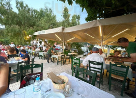 Taverna Akrogiali food