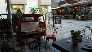 Rosso Cafe inside