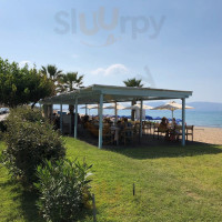 La Playa Taverna Cafe Ouzeri outside