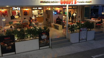 Goody's Burger House inside