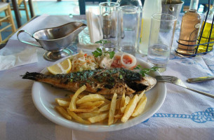 Taverna Sakis food