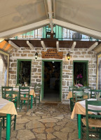 Ostria Taverna inside