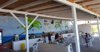 Αύρα Tropicana Beach food