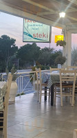 Steki Taverna Pizzeria inside