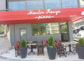 Moulin Rouge Pizza inside