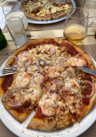 Oskar Pizza food