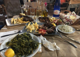 Χασαποταβέρνα «Ο Άγιος» food