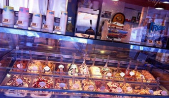 Fregio Ice Cream Skiathos inside