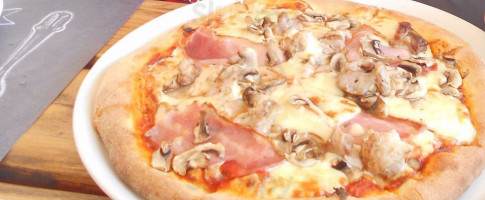 Ena Pizza Gelateria food