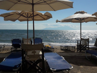 Delfini Beach Cafe
