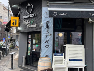 Newton Cocktail Bar