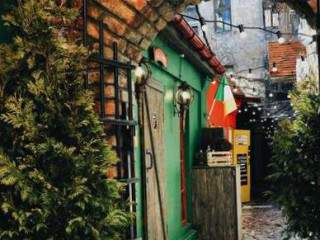 Fox Pipe Irish Pub