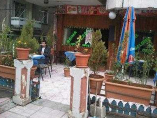 Reina Cafe