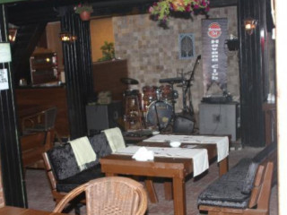 Gossip Bar And Restaurant