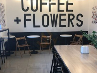 Flwrs Cafe. Цветы и кофе